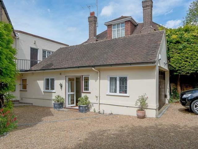 Apartment for rent in Roehampton, Greater London