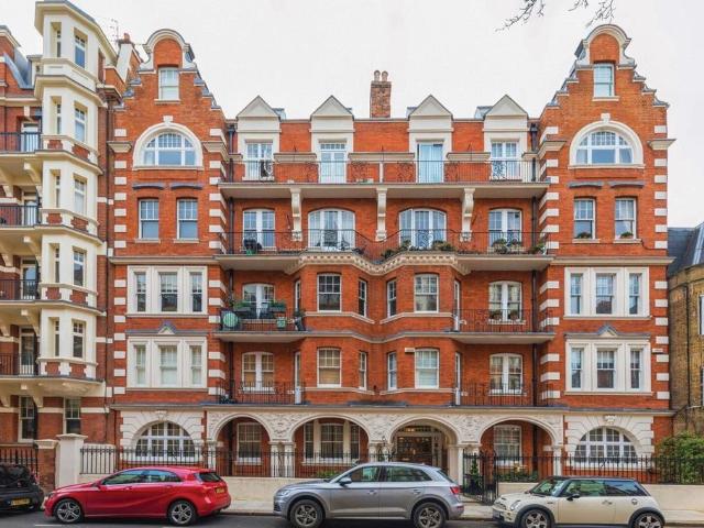 House for rent in Brompton, Greater London