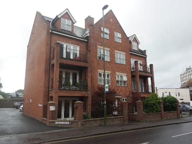 Apartment for rent in Perryfields, West Sussex