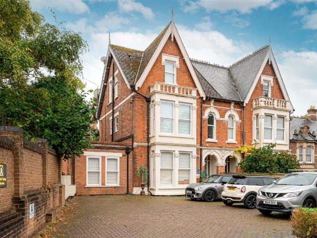 Apartment for rent in Totteridge, Cressex