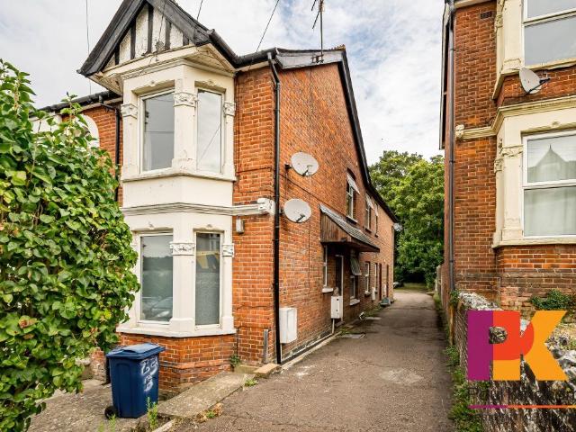 Apartment for rent in Totteridge, Cressex