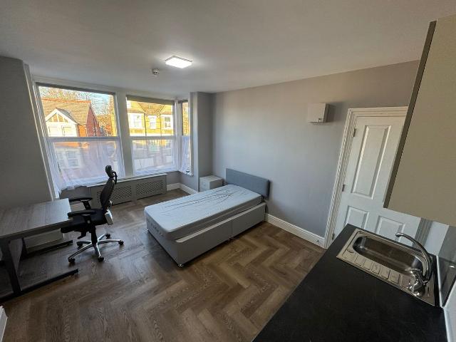 Studio for rent in Totteridge, Cressex