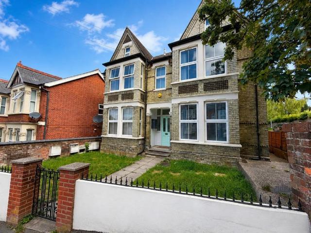 Apartment for rent in Totteridge, Cressex