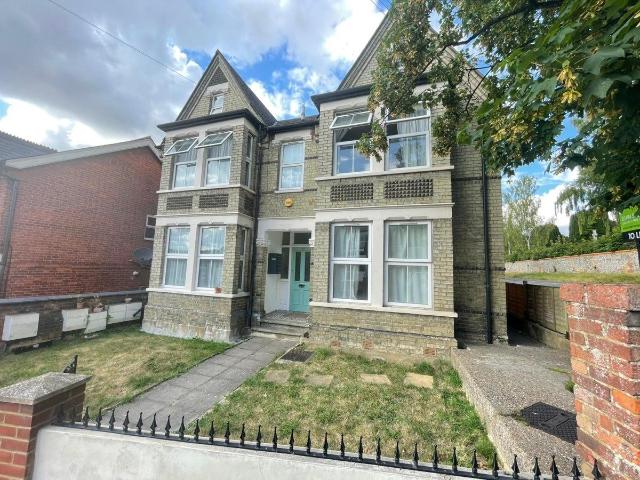 Studio for rent in Totteridge, Cressex