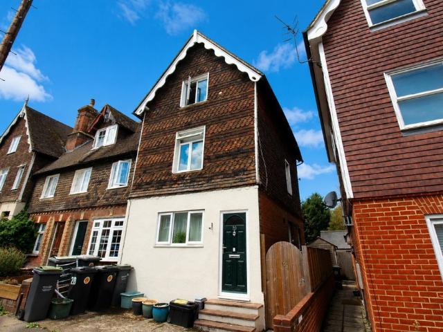 Apartment for rent in Brook Street, Bourne Vale