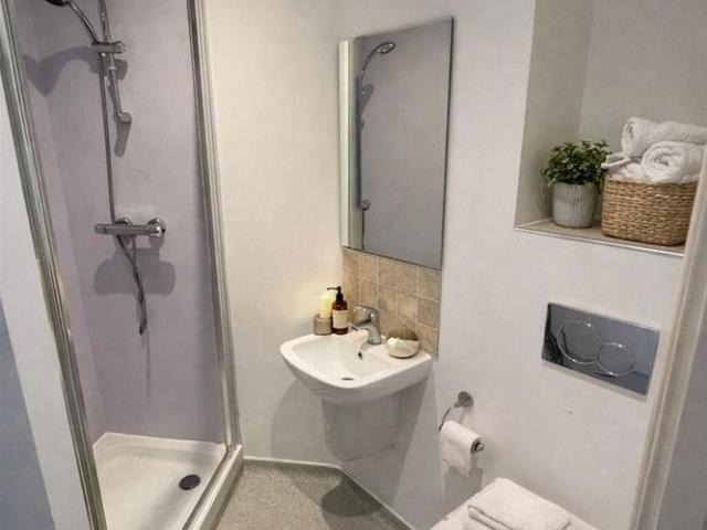 Studio for rent in Stokes Croft, Feckenham