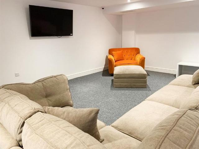 Studio for rent in Stokes Croft, Feckenham