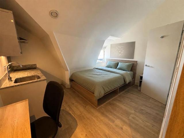 Studio for rent in Stokes Croft, Feckenham