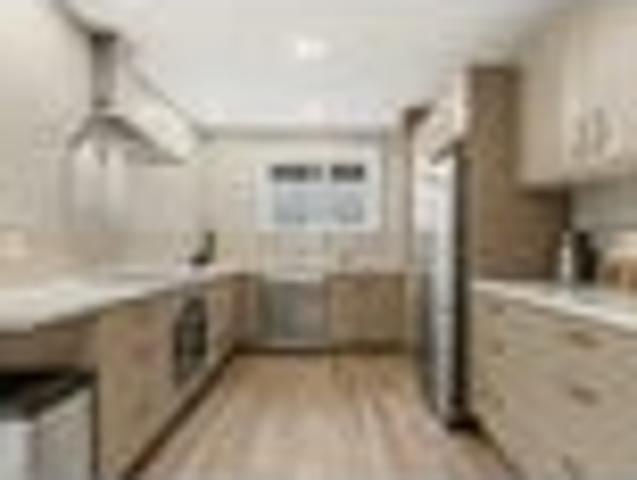 House for sale in Chaslands, Canterbury