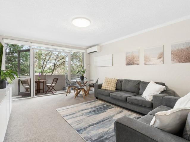 Apartment for sale in Lower North Shore, Sydney