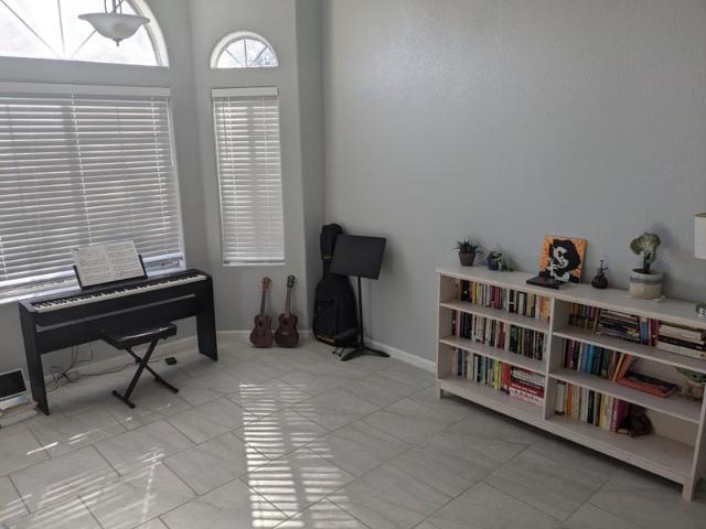Room for rent in Canyon Lake, California