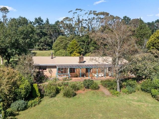 Cottage for sale in Robertson, New South Wales