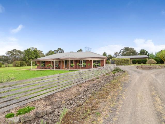 Cottage for sale in Elliminyt, Shire of Colac Otway