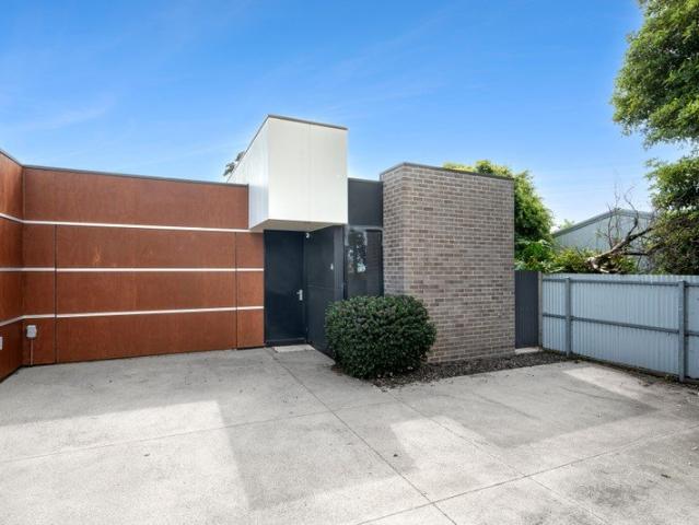 Townhouse for sale in East Geelong, Geelong