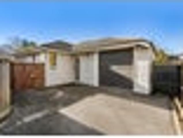 Apartment for sale in Chaslands, Canterbury
