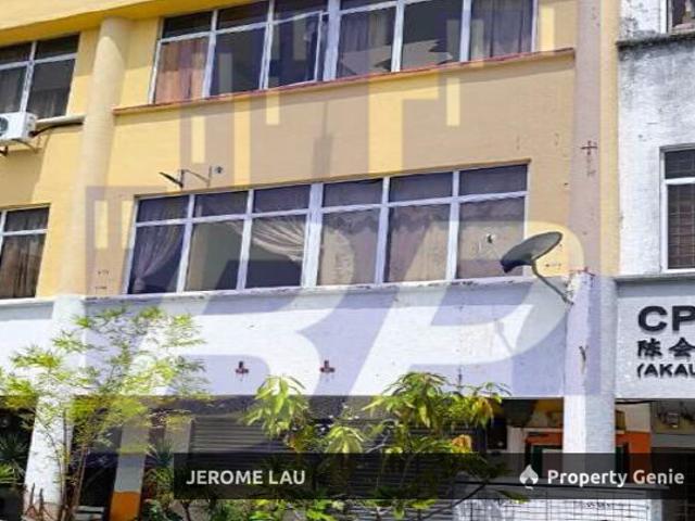 Shop for rent in Malaka