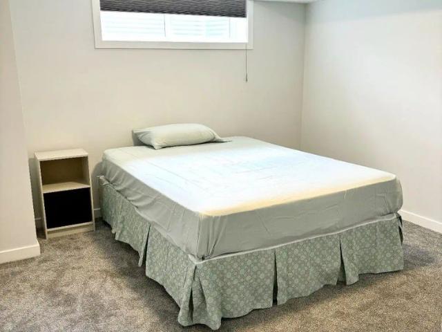 Room for rent in Glacier Ridge, Calgary