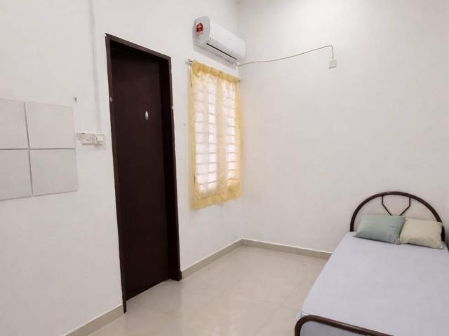 Room for rent in Petaling, Alam Impian