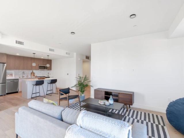 Room for rent in Canoga Park, California
