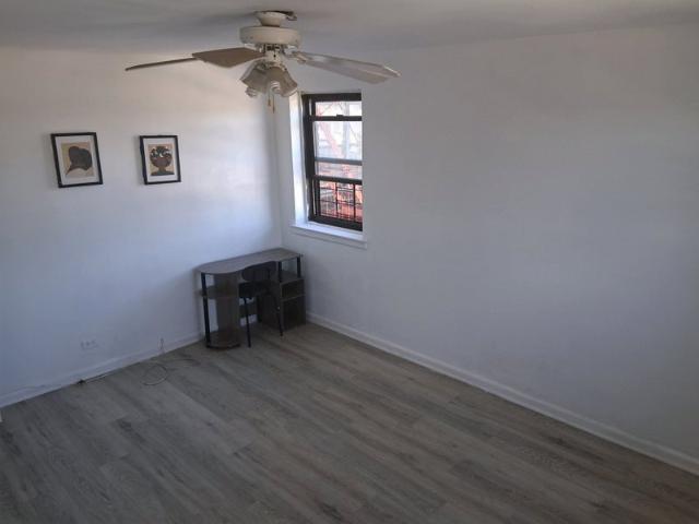Room for rent in Arverne, New York