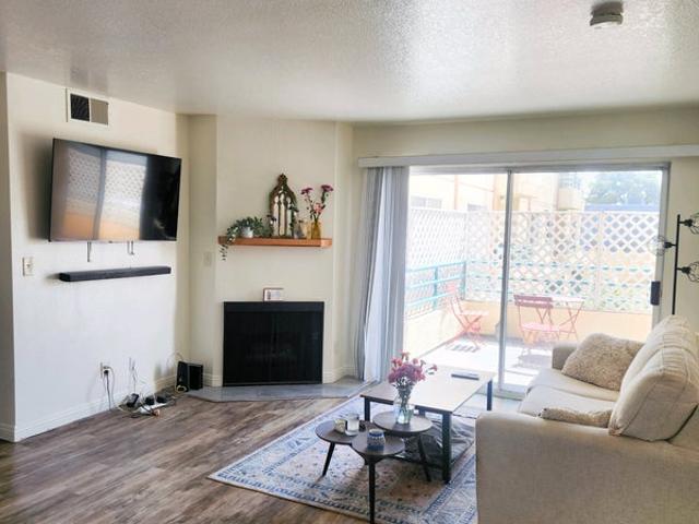 Room for rent in Canoga Park, California