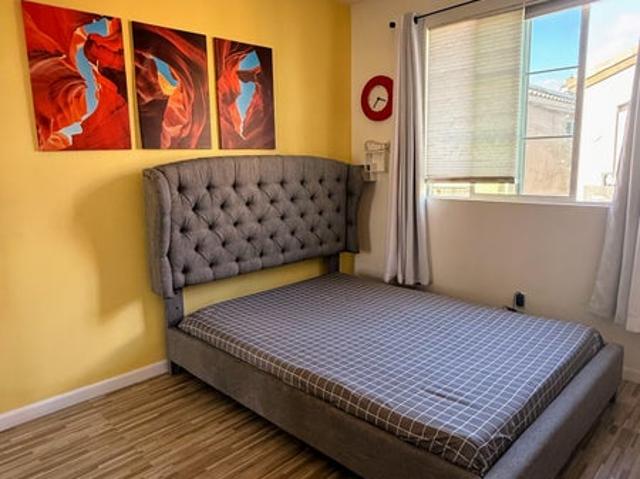 Room for rent in Van Nuys Neighborhood Council District, Canoga Park