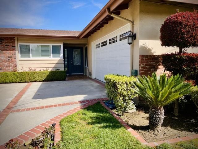 Room for rent in Van Nuys Neighborhood Council District, Canoga Park