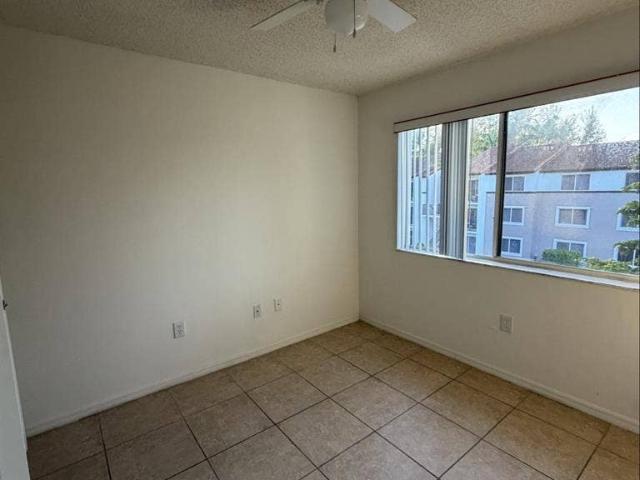 Room for rent in Hallandale, Florida