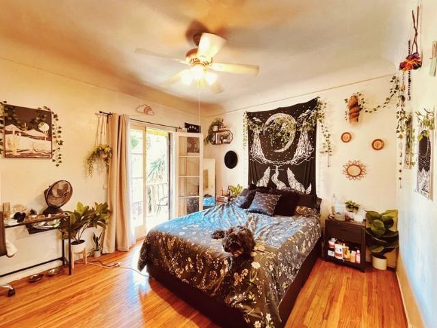 Room for rent in Canoga Park, California