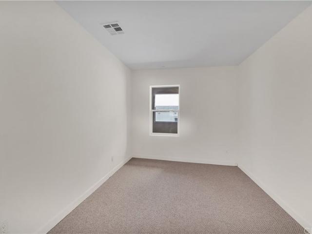Room for rent in Canoga Park, California