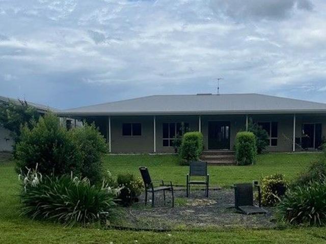 Cottage for sale in Tully, Queensland
