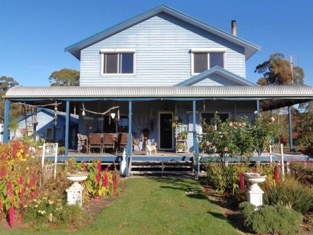 Cottage for sale in Cabbage Tree Creek, Victoria