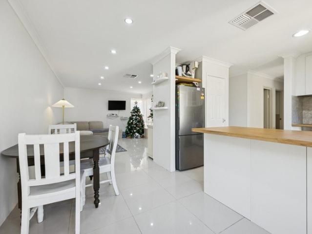 Apartment for sale in Kardinya, Western Australia