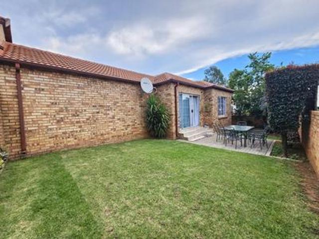 Townhouse for sale in Wilgeheuwel, Roodepoort