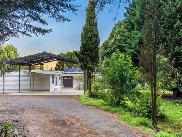 House for sale in Victoria