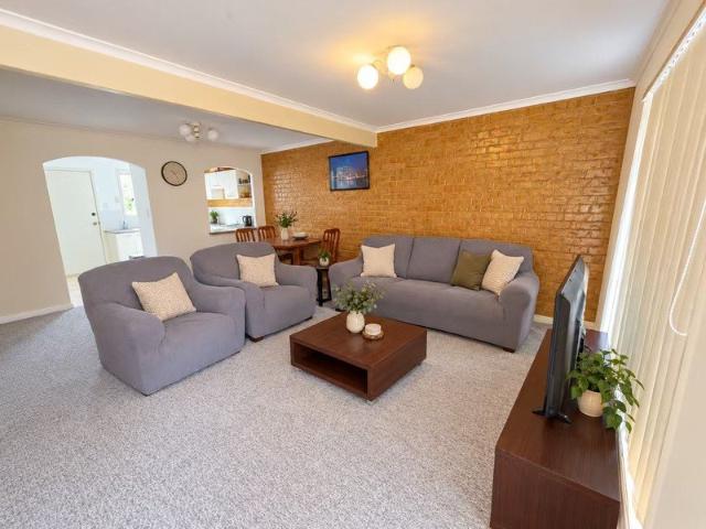 Townhouse for sale in Springwood, Greater Brisbane