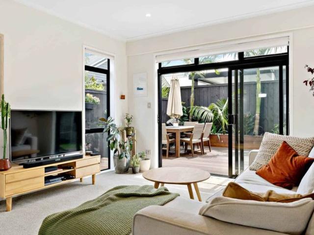 House for rent in Paremoremo
