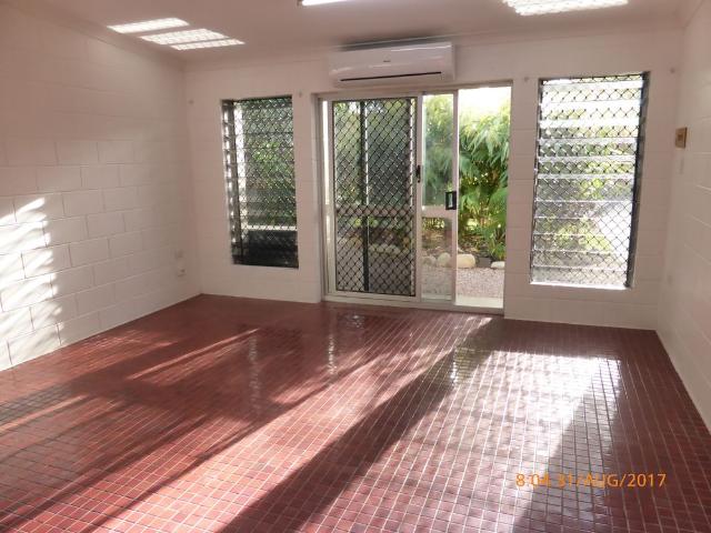 Apartment for rent in Holloways Beach, Cairns