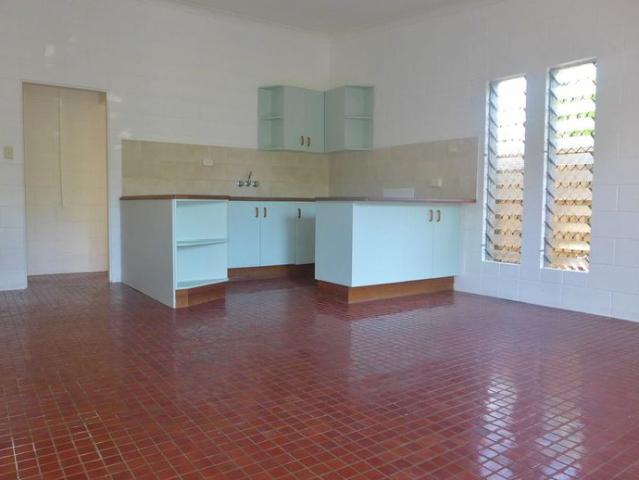 Apartment for rent in Holloways Beach, Cairns