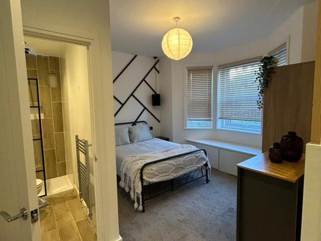 Studio for rent in Roselands, Eastbourne