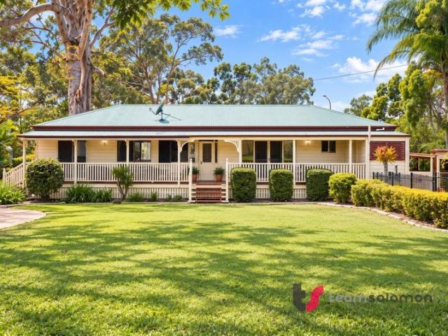 Cottage for sale in Victoria Point, Greater Brisbane