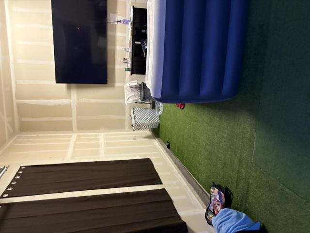 Room for rent in California