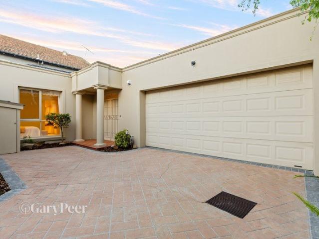 Villa for sale in Caulfield North, Melbourne