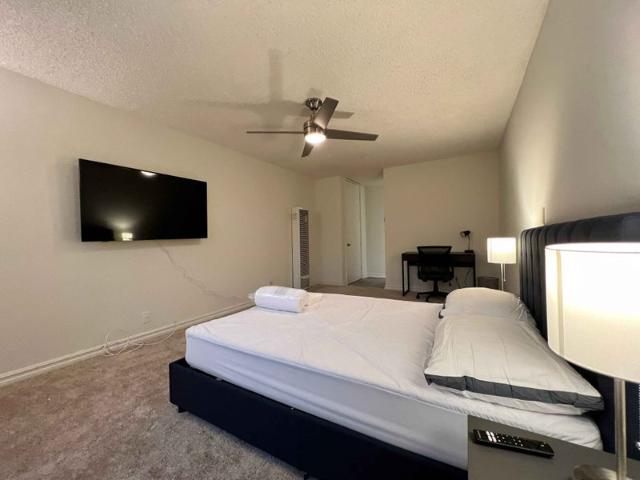 Room for rent in Canoga Park, California