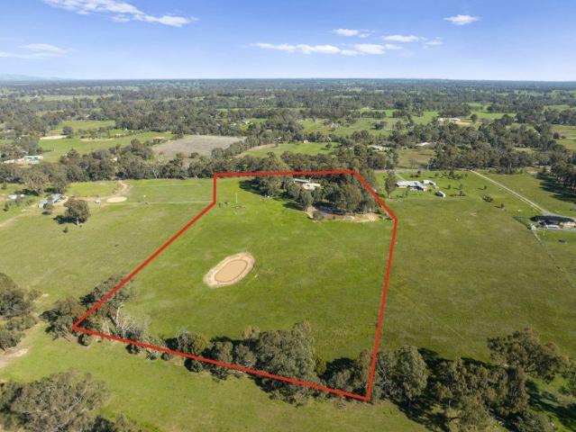 Cottage for sale in Benalla, Victoria