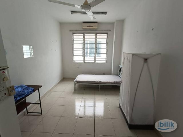 Room for rent in Petaling, Alam Impian