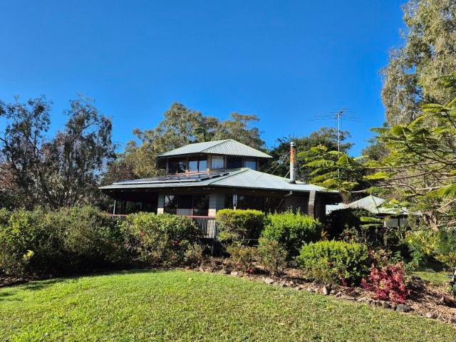 Cottage for sale in Crystal Creek, New South Wales