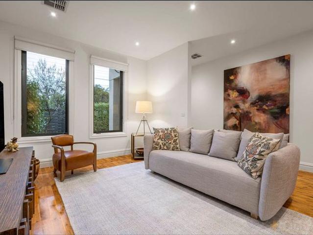 Townhouse for rent in Hampton East, Melbourne
