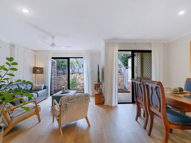 Townhouse for sale in Carina, Greater Brisbane
