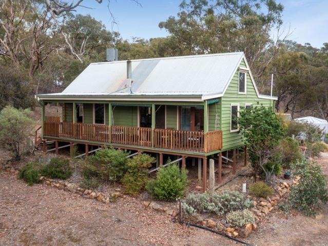 Cottage for sale in Tooborac, Victoria